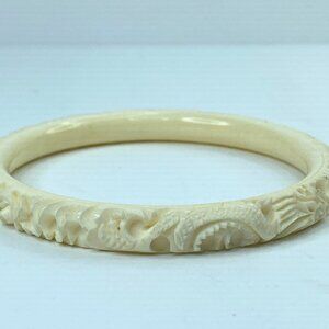 Finely carved Resin 9mm Dragon swimming in the cloud slip on bangle GS697